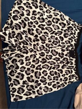 Boutique brand Women's Leopard Print Elastic Waist Shorts - Black & White